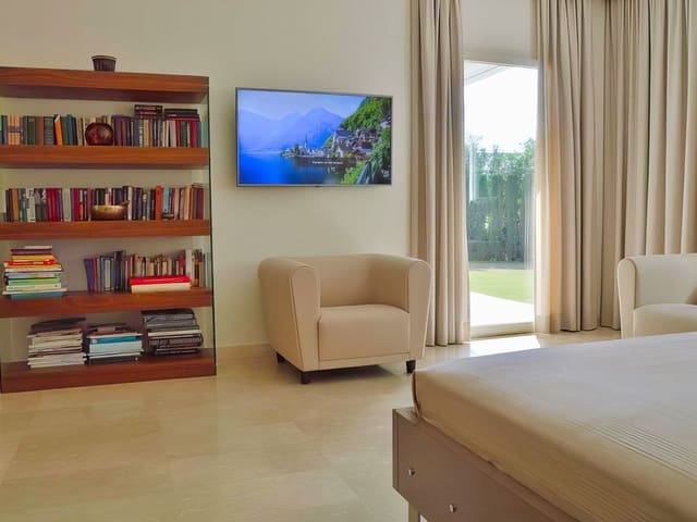 Image No.18-3 Bed Villa for sale