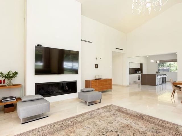 Image No.9-3 Bed Villa for sale