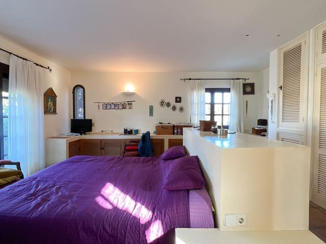 Image No.10-4 Bed Villa for sale