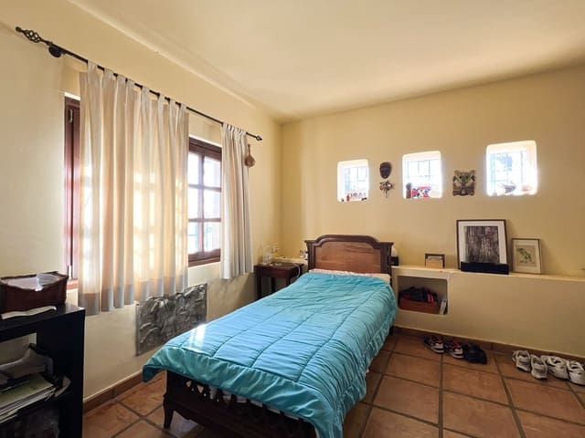 Image No.12-4 Bed Villa for sale