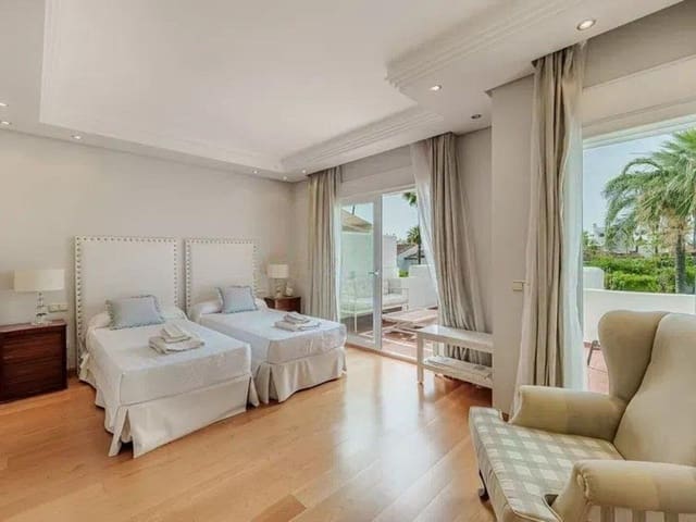 Image No.12-4 Bed Townhouse for sale