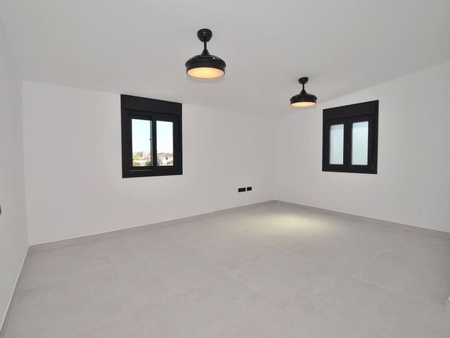 Image No.21-4 Bed Villa for sale