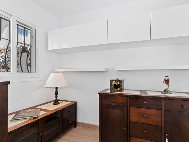 Image No.8-2 Bed Townhouse for sale