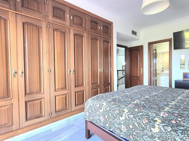 Image No.20-3 Bed Townhouse for sale