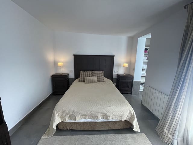 Image No.20-3 Bed Villa for sale