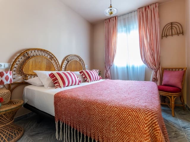 Image No.17-4 Bed Townhouse for sale