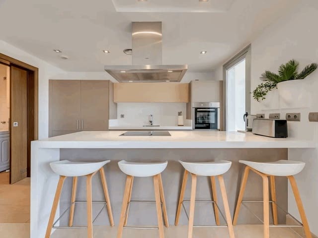 Image No.11-3 Bed Apartment for sale