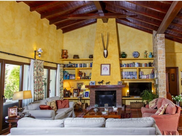 Image No.10-6 Bed Villa for sale