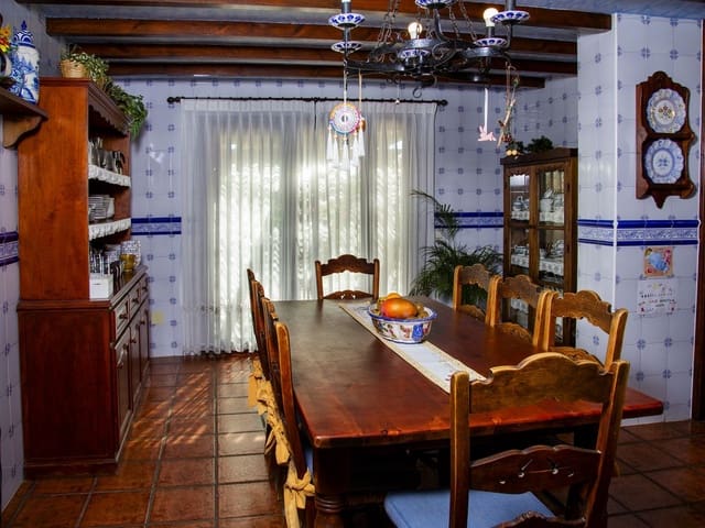 Image No.12-6 Bed Villa for sale