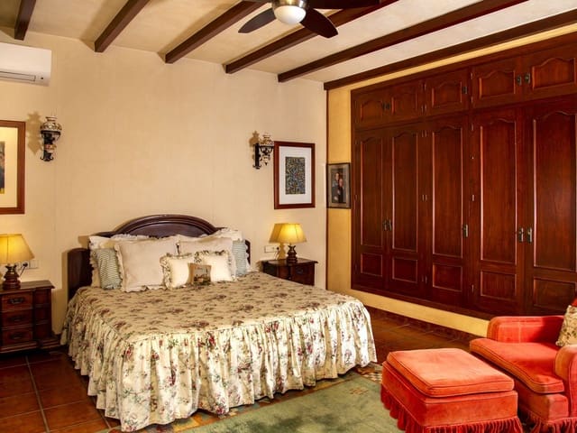 Image No.17-6 Bed Villa for sale