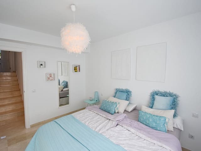 Image No.17-4 Bed Townhouse for sale