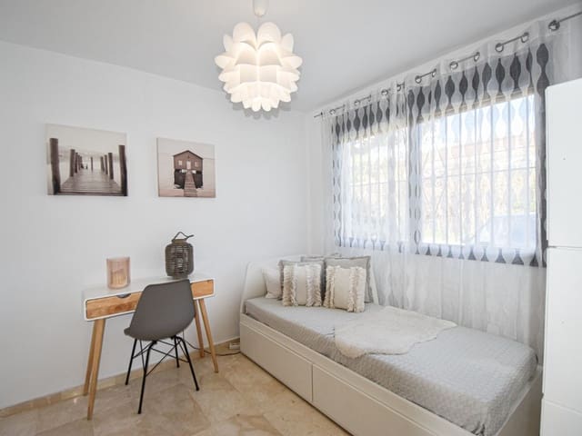 Image No.18-4 Bed Townhouse for sale