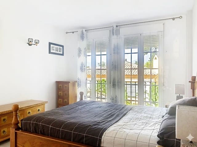 Image No.15-4 Bed Townhouse for sale