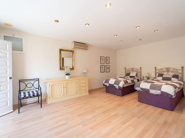 Image No.21-5 Bed Villa for sale