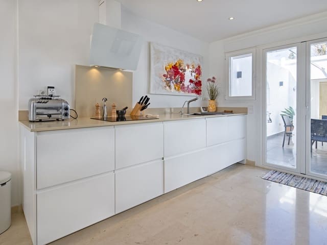 Image No.16-4 Bed Townhouse for sale