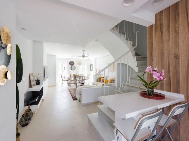 Image No.8-3 Bed Townhouse for sale