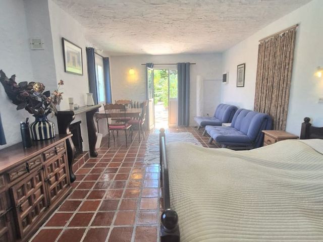 Image No.15-3 Bed Country House for sale