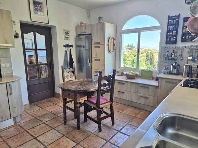 Image No.8-3 Bed Country House for sale