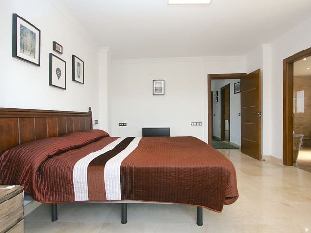 Image No.19-Villa de 8 chambres à vendre à Mijas