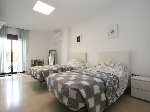 Image No.21-Villa de 8 chambres à vendre à Mijas