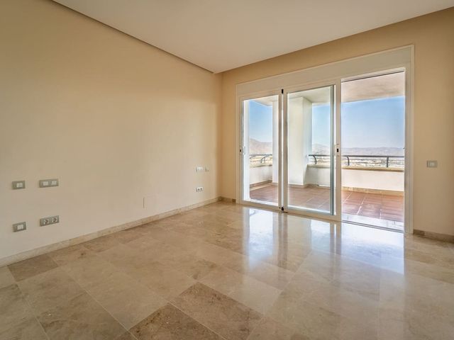 Image No.18-3 Bed Apartment for sale
