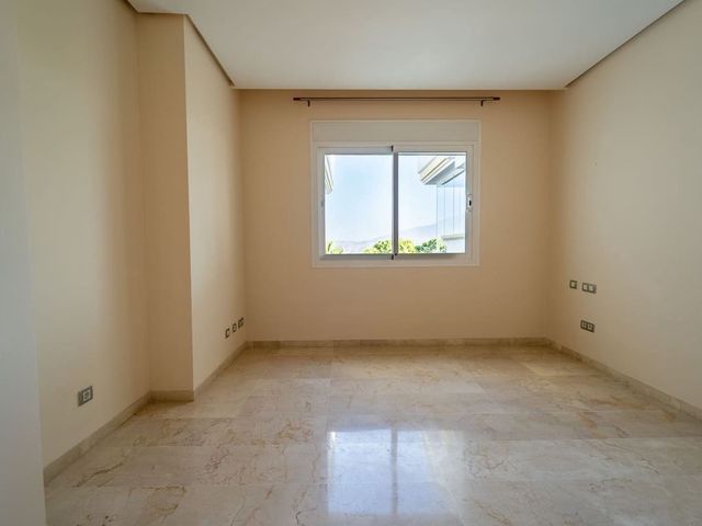 Image No.20-3 Bed Apartment for sale