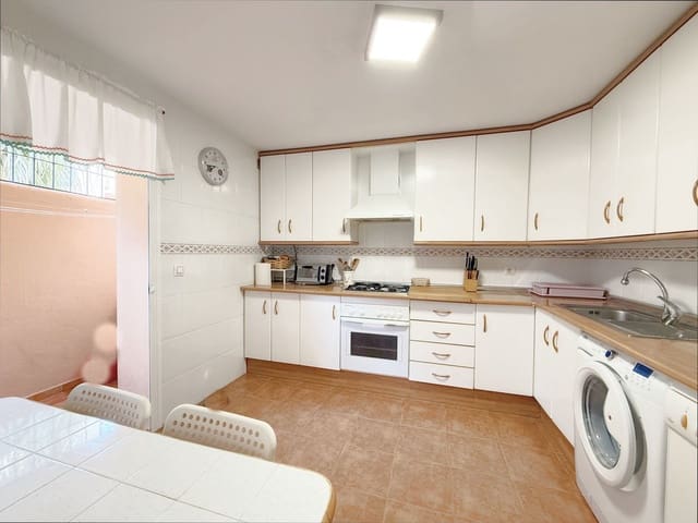 Image No.16-4 Bed Townhouse for sale