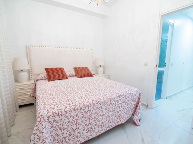 Image No.22-4 Bed Townhouse for sale