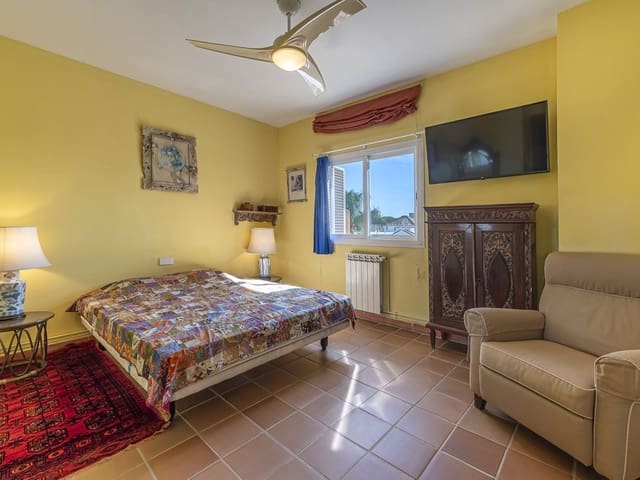 Image No.9-4 Bed Villa for sale