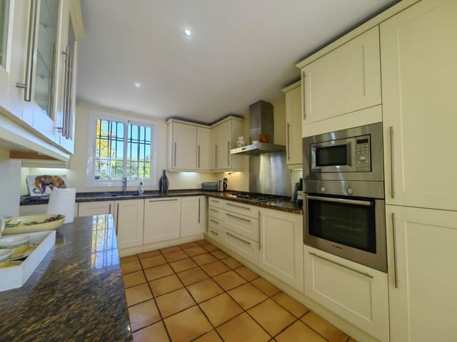 Image No.8-3 Bed Villa for sale