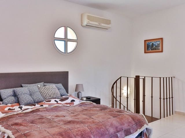 Image No.25-4 Bed Townhouse for sale
