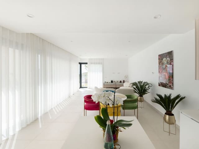 Image No.17-3 Bed Townhouse for sale