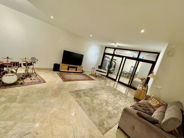 Image No.12-3 Bed Apartment for sale