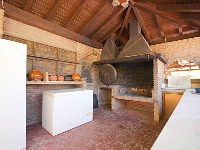 Image No.16-5 Bed Country House for sale