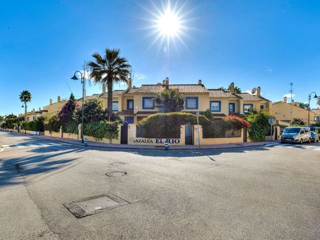 Image No.3-3 Bed Townhouse for sale