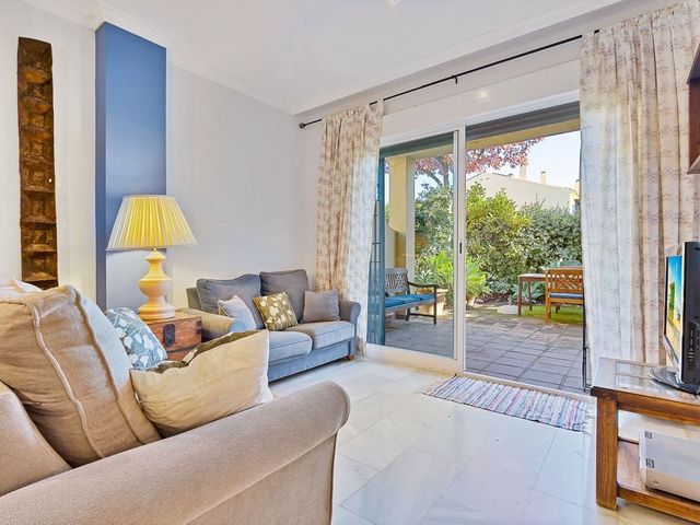 Image No.6-3 Bed Townhouse for sale