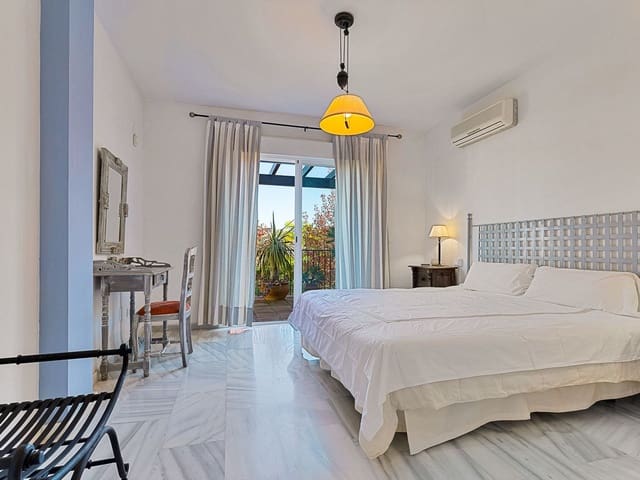 Image No.9-3 Bed Townhouse for sale