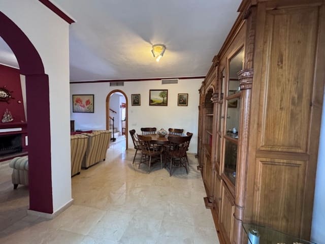 Image No.7-5 Bed Townhouse for sale