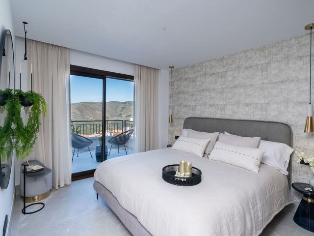 Image No.23-3 Bed Apartment for sale