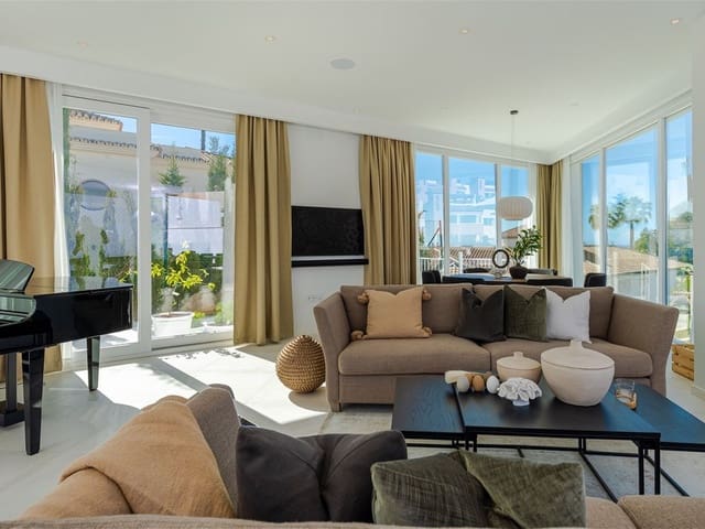 Image No.15-9 Bed Villa for sale