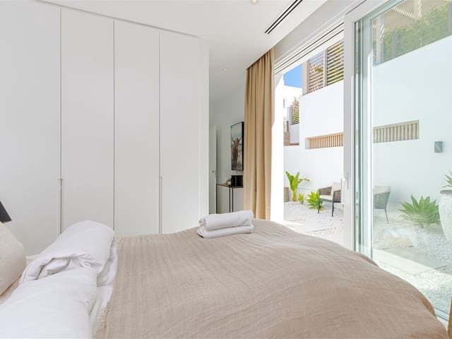 Image No.28-9 Bed Villa for sale
