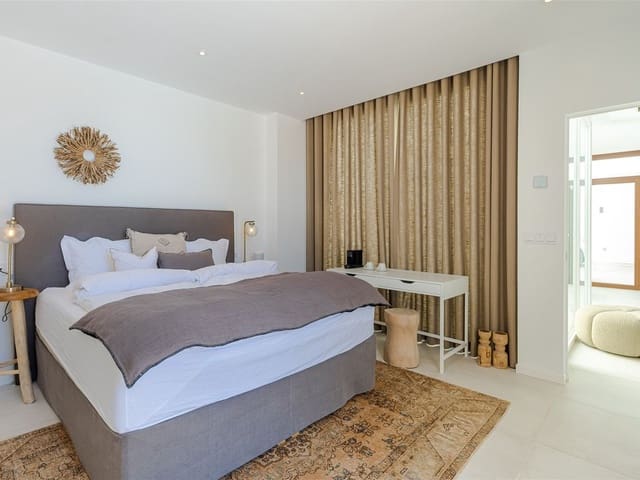 Image No.29-9 Bed Villa for sale