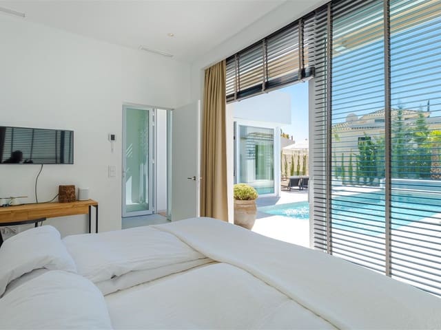 Image No.30-9 Bed Villa for sale