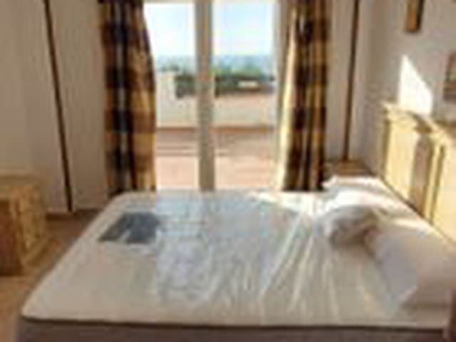 Image No.14-3 Bed Apartment for sale