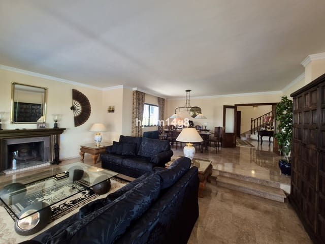 Image No.10-3 Bed Villa for sale