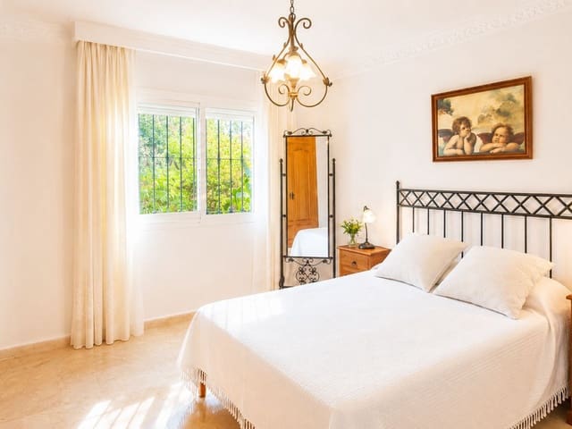 Image No.12-3 Bed Country House for sale