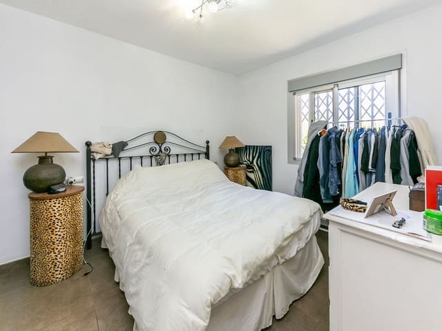 Image No.17-10 Bed Country House for sale