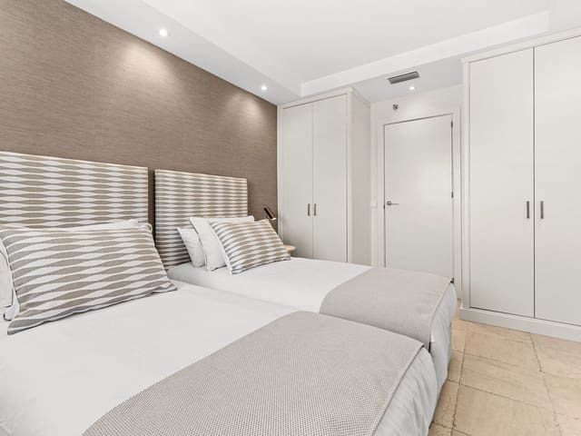 Image No.20-3 Bed Apartment for sale