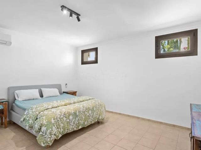 Image No.12-4 Bed Villa for sale