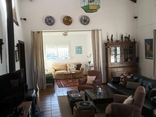Image No.7-4 Bed Country House for sale